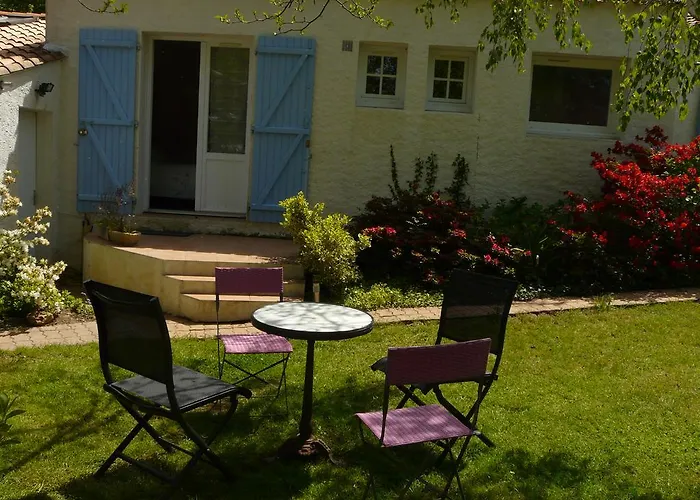 ベッド・アンド・ブレックファスト La Caillerie