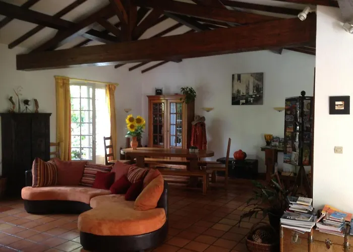 ベッド・アンド・ブレックファスト La Caillerie